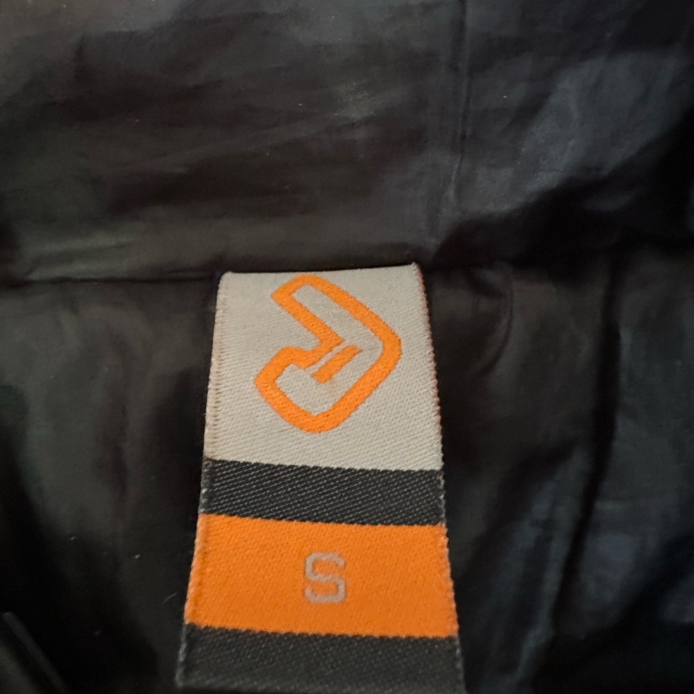 Black Puffer Jacket With Apu Logo View 2